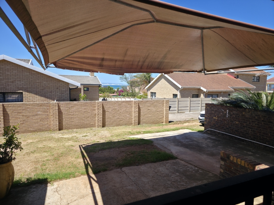 3 Bedroom Property for Sale in Wavecrest Eastern Cape